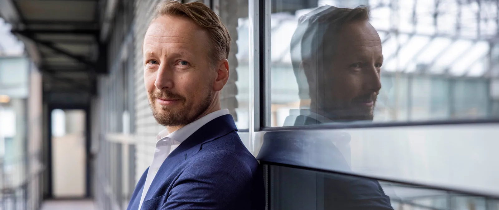 Torolv Herstad ser inn i kamera